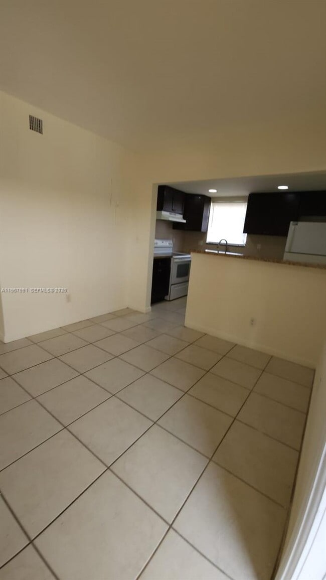 Foto del edificio - 2121 NE 168th St