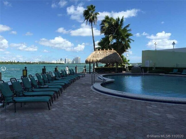 Building Photo - 10350 W Bay Harbor Dr