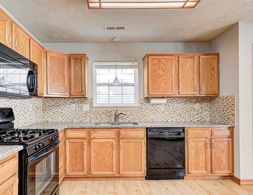 Building Photo - 2102 Yosemite Dr