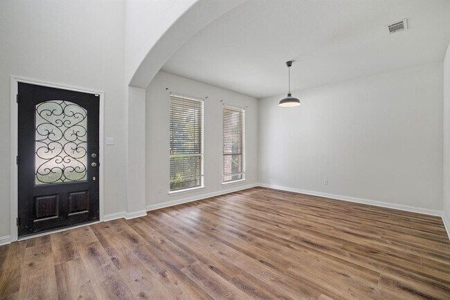 Foto del edificio - 3800 Juniper Hills St