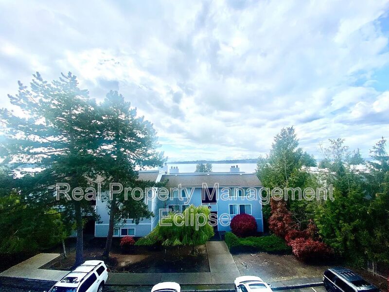 Primary Photo - 10110 NE 60th St