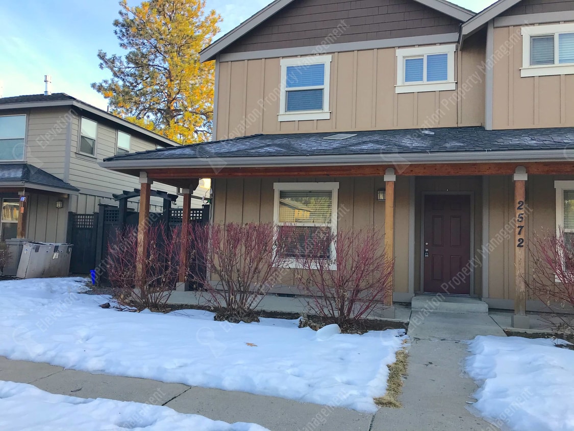 2572 NW Skyline Ranch Rd, Bend, OR 97701 - Townhome Rentals in Bend OR ...