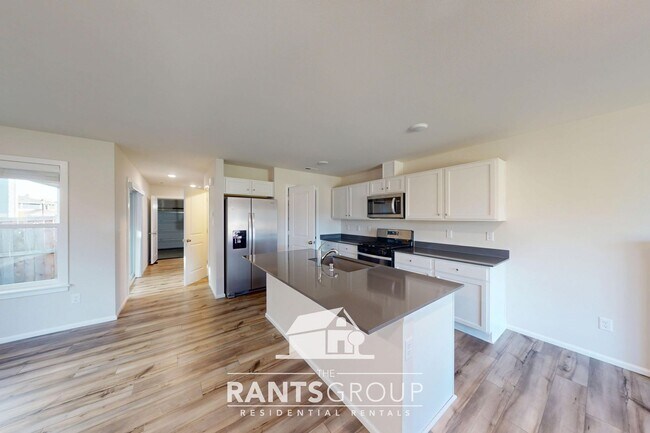 Foto del edificio - Great Location! Easy JBLM Commute!