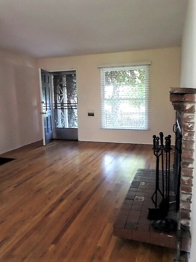 Foto del edificio - 10604 Whipple St