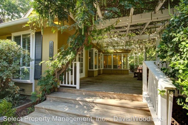 Building Photo - 3 br, 2 bath House - 43120 Montgomery Ave
