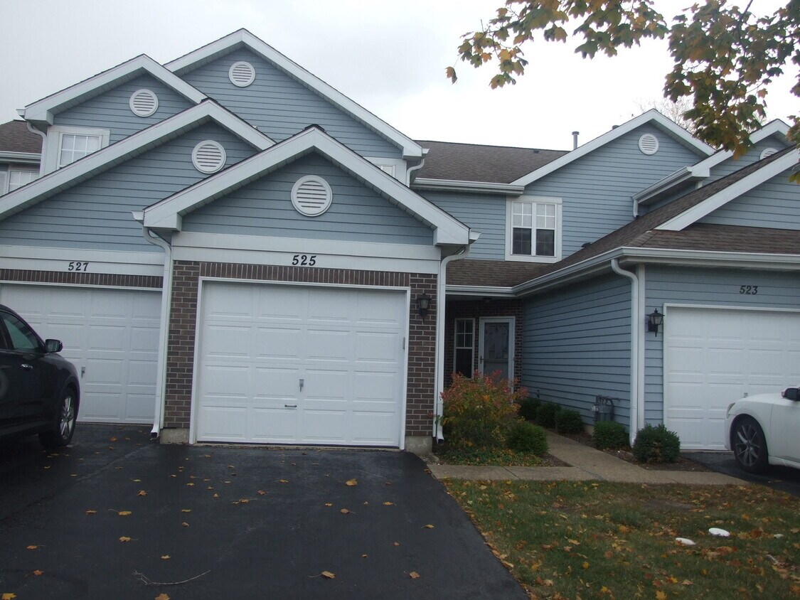 525 Woodhaven Dr, Mundelein, IL 60060 Townhome Rentals in Mundelein
