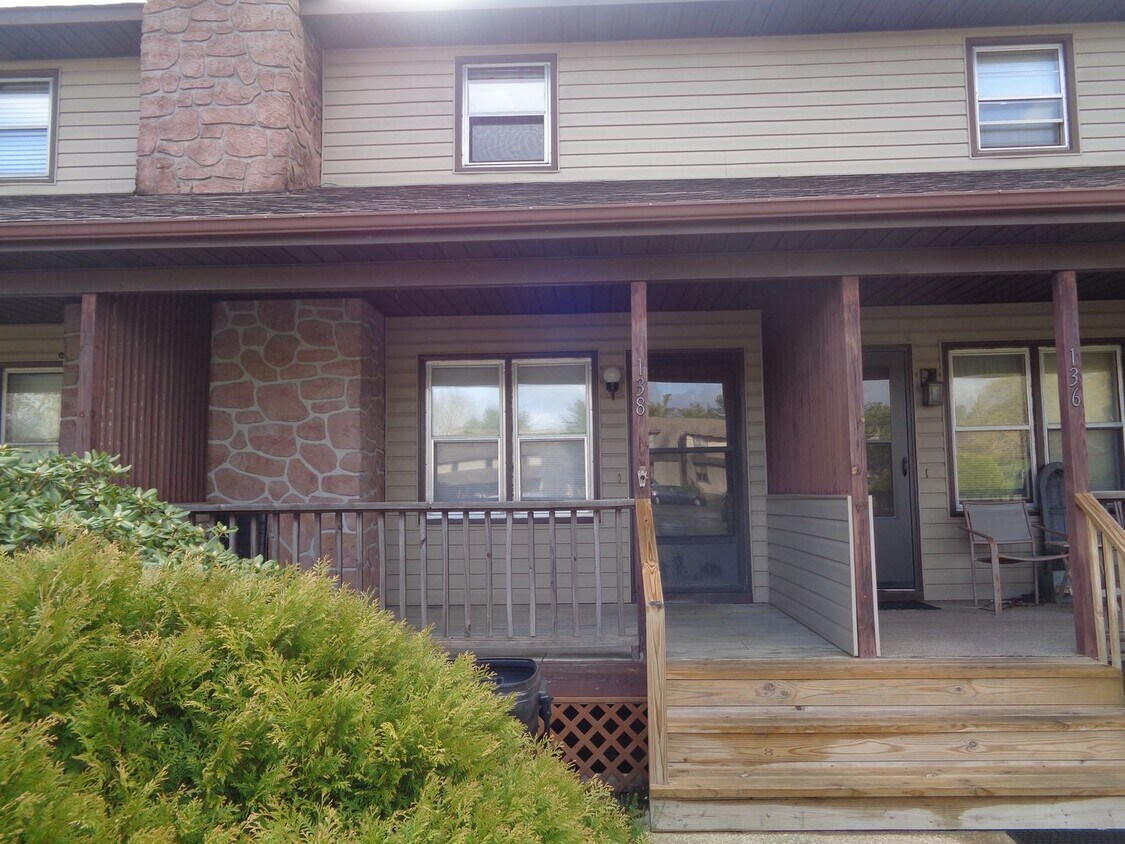 Primary Photo - 138 Adams Lane