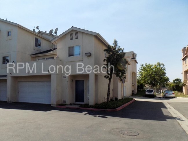 Building Photo - 2BD-2BA Town home in Carson for Rent!