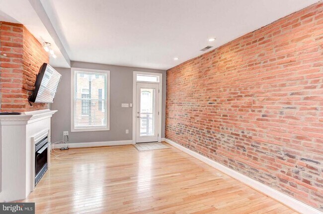 Building Photo - 508 S Glover St