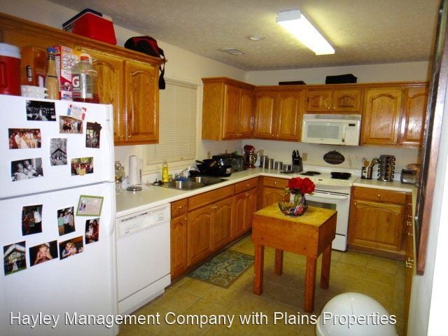 Building Photo - 2 br, 2.5 bath House - 147 Harmon Drive Un...