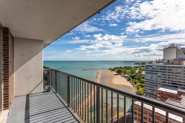 Foto del edificio - 5855 N Sheridan Rd