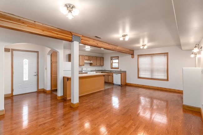 Foto del edificio - 2037 Clinton Ave