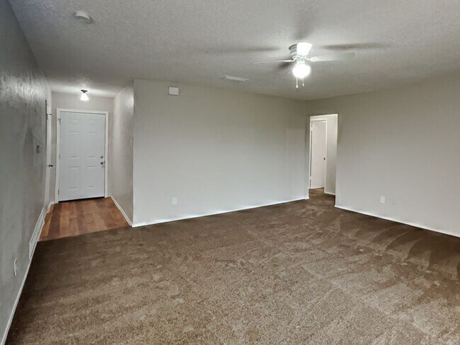 Foto del edificio - No App Fees. 1 Month Free Rent*