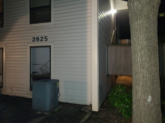 Building Photo - 2825 Sonora Dr