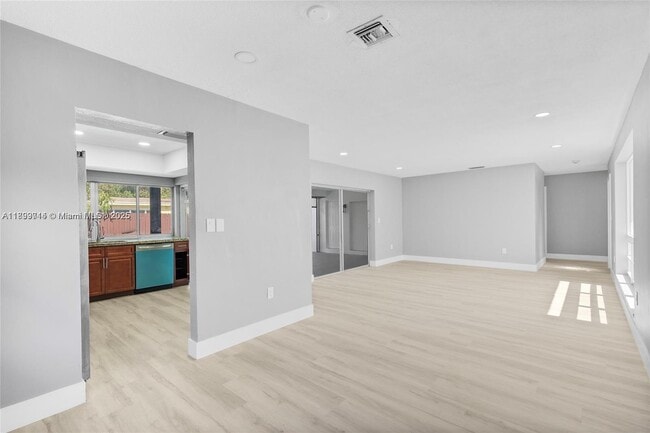 Foto del edificio - 7773 Coral Blvd