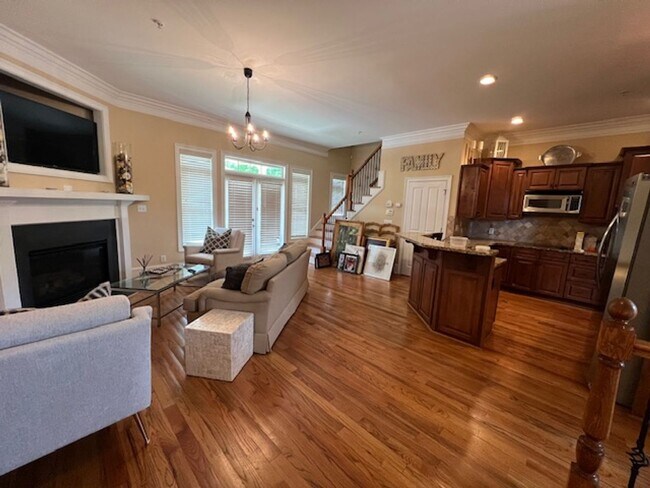 Foto del edificio - 2 bed 2.5 Condo- Great Location!