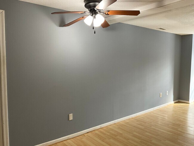 Foto del edificio - Townhouse-Style Condo Rental in Middletown, CT