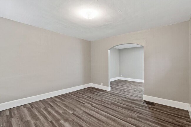 Foto del edificio - 1414 W 32nd St