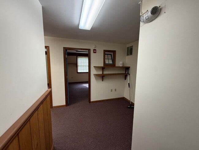Building Photo - Great Office Space in Ossipee!