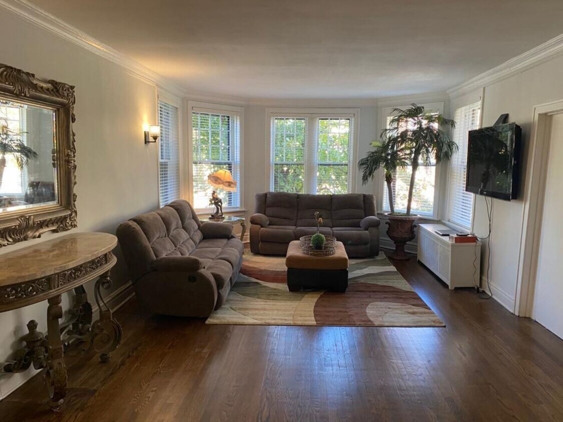 Foto principal - 1215 W Lunt Ave