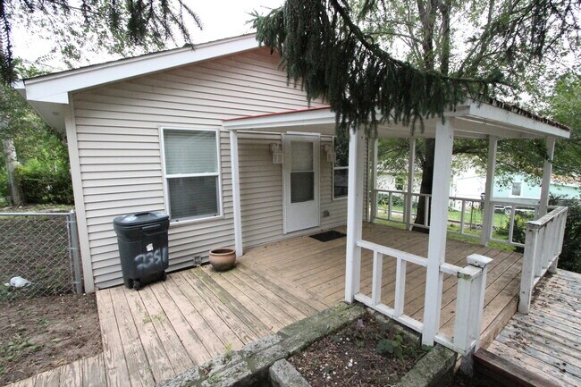 Foto del edificio - 2351 N 67th St