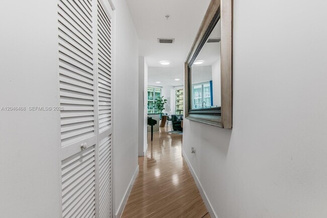 Foto del edificio - 79 SW 12th St