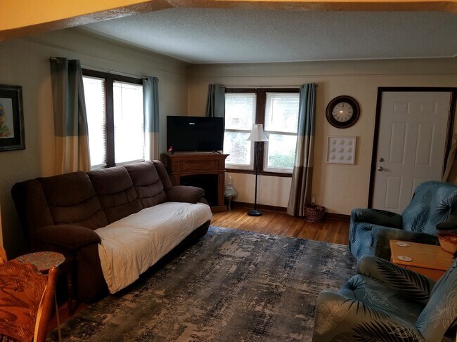 Sala de estar - 4003 Quail Ave N