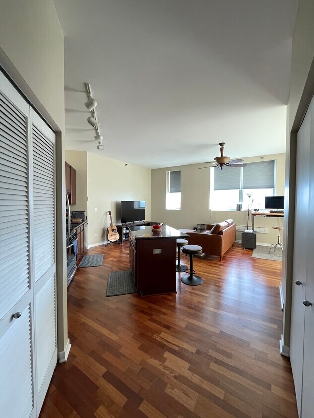 Foto principal - 1600 S Indiana Ave