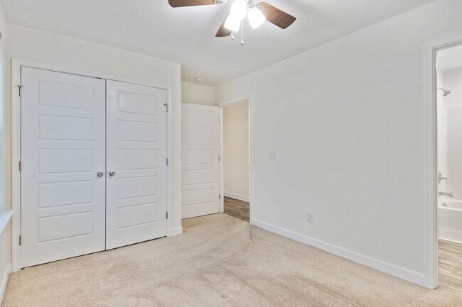 Foto del edificio - Brickyard Landing Townhomes