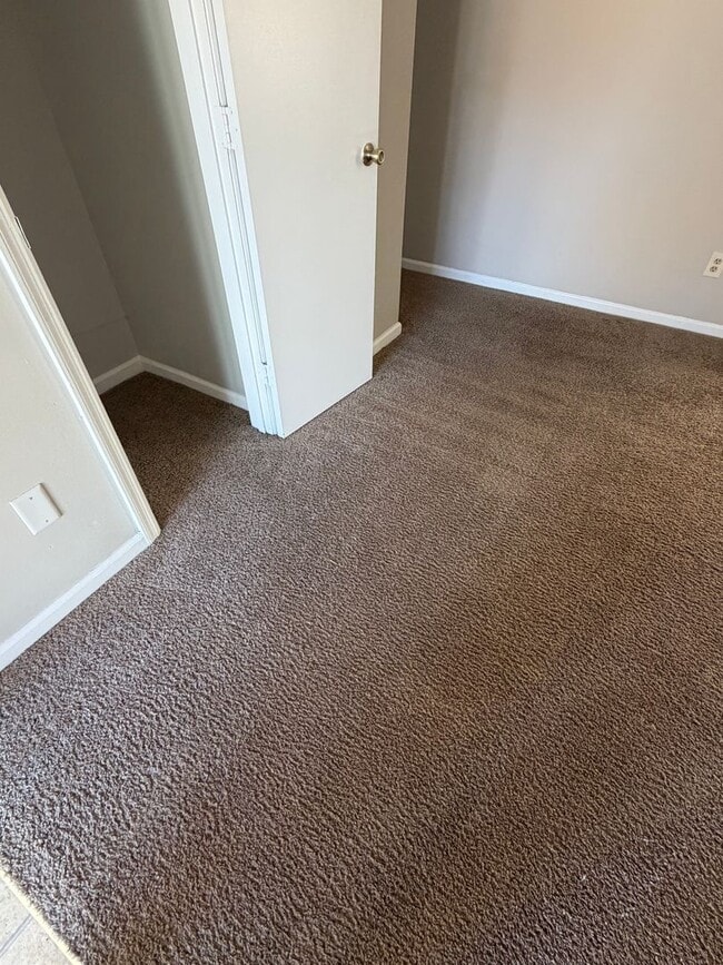 Building Photo - Ridgewood Subdivision Gem: 3-Bedroom Home with Fenced Yard.