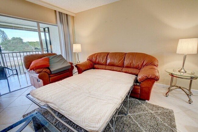 Foto del edificio - 551 Greensward Ln