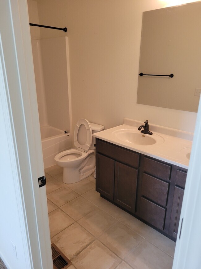 Foto del edificio - 1849 Red Bertrand Ct