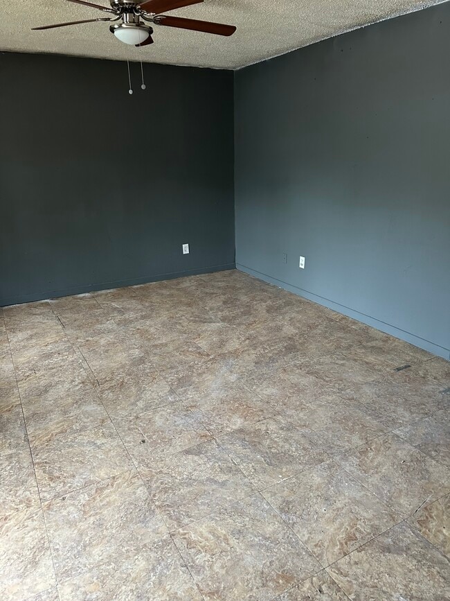 Building Photo - 809 George Kersh Dr