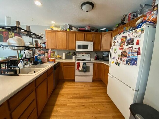 Building Photo - $2,250 | 4 Bedroom, 3.5 Bathroom Duplex | ...