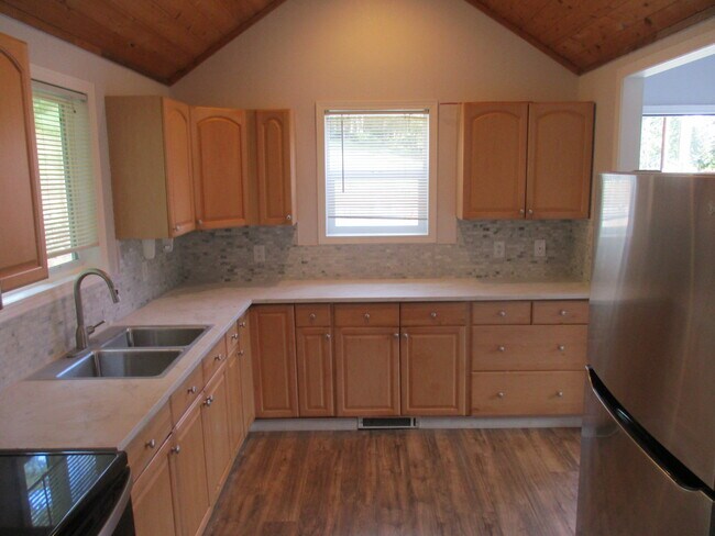 Kitchen - 10848 Orchard Ave SE