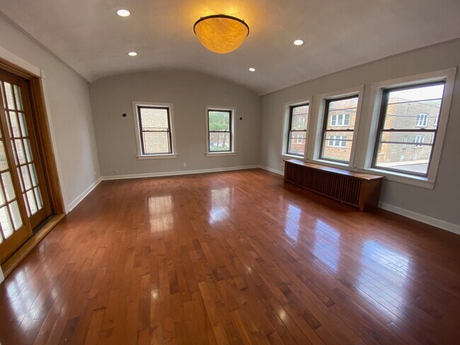 Foto del edificio - 7434 N Seeley Ave