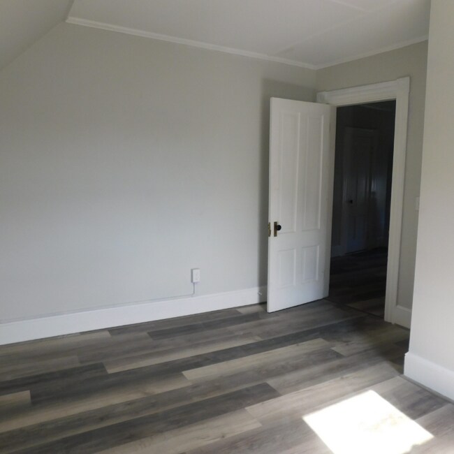 Building Photo - 23 Canabas Ave