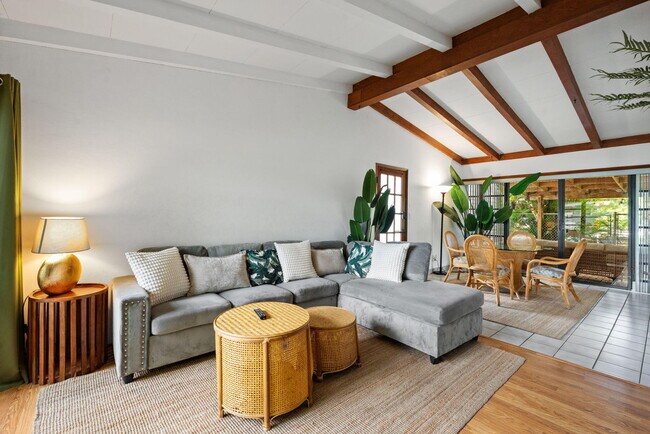 Foto del edificio - 2512 Sugar Loaf Ln