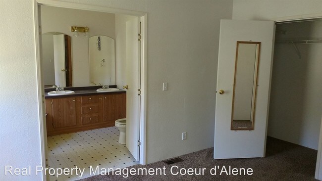 Foto del edificio - 8616 N Clarkview Pl