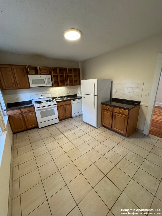 Building Photo - 10 Barrows St