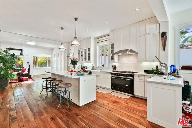 Foto del edificio - 749 Milwood Ave