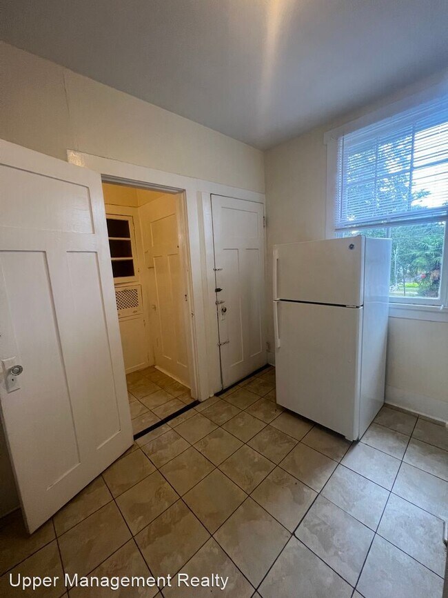 Building Photo - 1 br, 1 bath Apartment - 2335-41 Nashville...