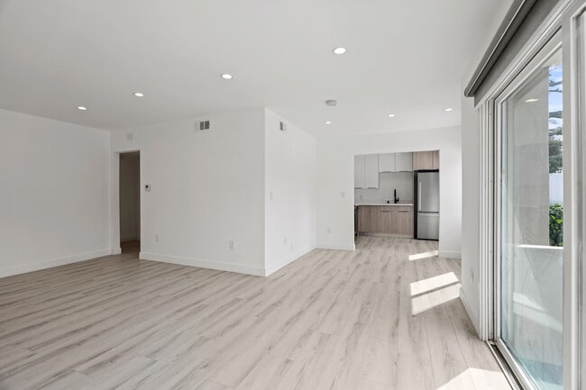 Building Photo - 2034 Garth Avenue