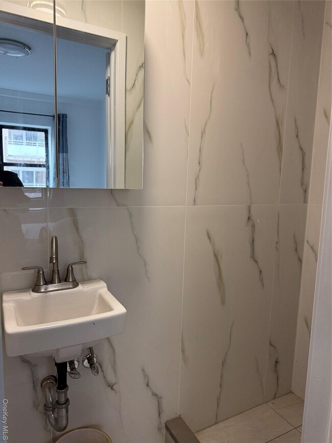 Building Photo - 43-18 Union St