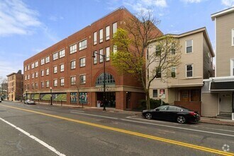 Building Photo - 960 Cambridge St