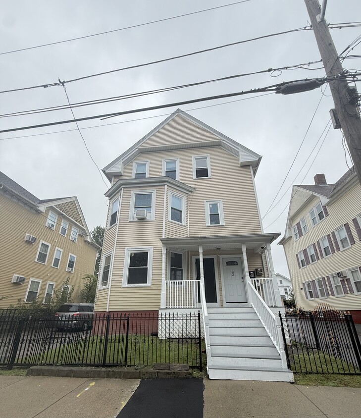 Primary Photo - 32 Goddard St