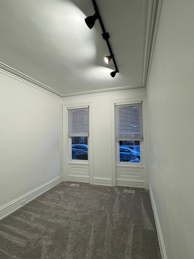 Building Photo - 2207 Mount Vernon St