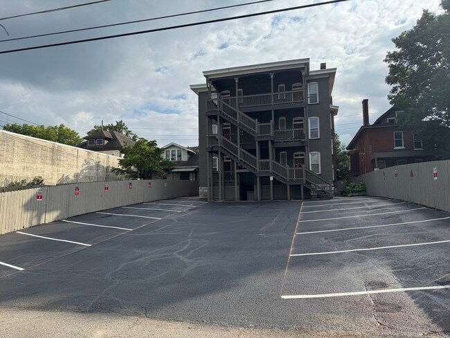 Foto del edificio - 1233 Bardstown Rd