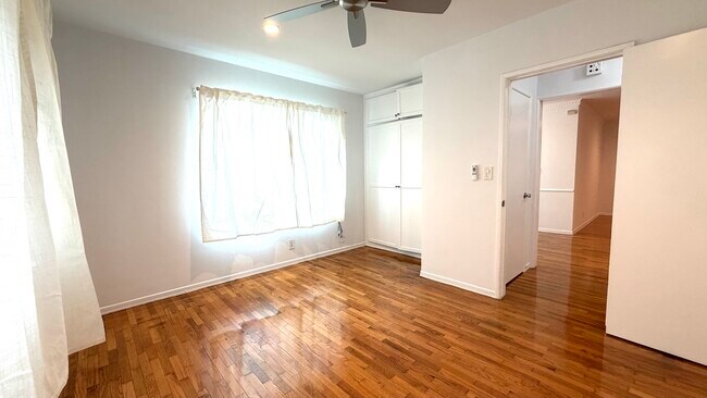 Foto del edificio - 5937 Gregory Ave