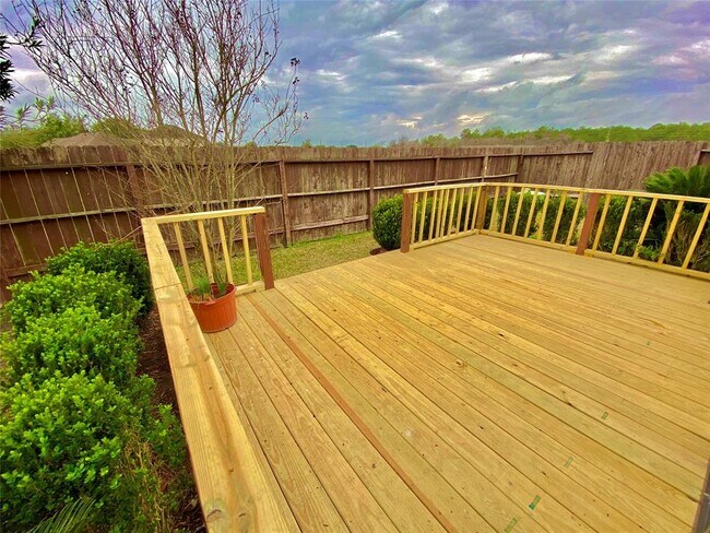 Foto del edificio - 16407 Noble Meadow Ln